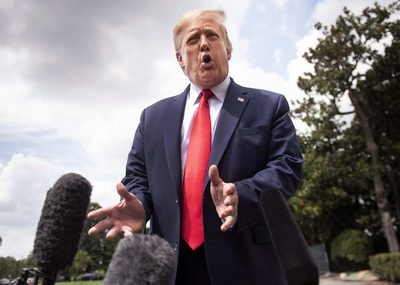 Trump promete recortes tributarios que no apoyarían la economía