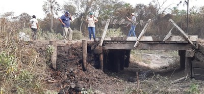 Voluntarios apagaron incendio forestal que afectó a un puente en Bahía Negra