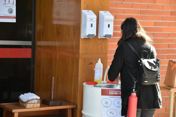 “Corrupción no es excusa para no respetar protocolo sanitario”, insiste gremio médico
