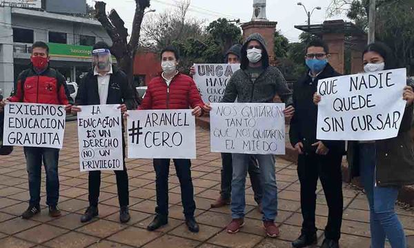 En Coronel Oviedo estudiantes universitarios también realizaron manifestación – Prensa 5