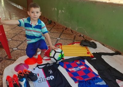 El mitã'i que hace más de 500 picaditas recibió para su botín y hasta para su indumentaria | Crónica
