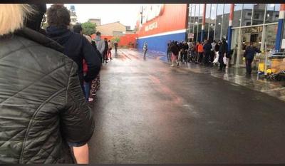 Desembolso de Pytyvõ genera largas filas