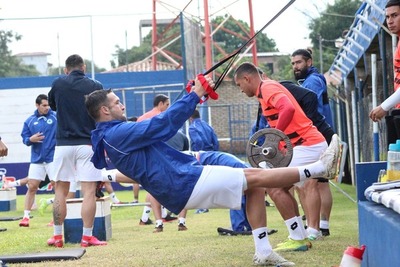 Casos positivos de COVID-19 forzaron la postergación del juego entre el “12” y El Rayadito