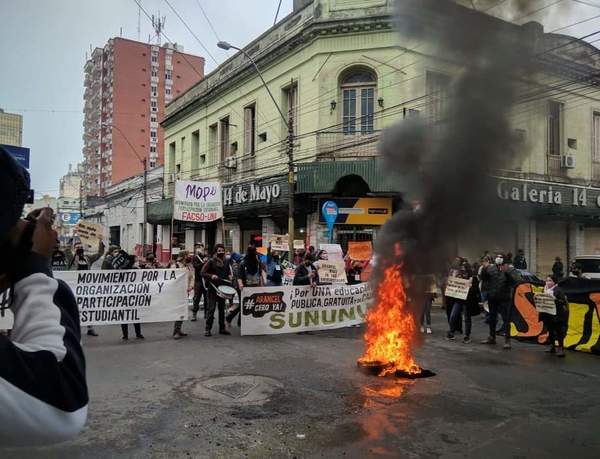 Universitarios lamentan postergación del tratamiento de "arancel cero": "Esto debía de aprobarse de forma urgente" » Ñanduti