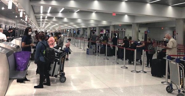 Aterrizó un vuelo desde Estados Unidos con más de 120 repatriados - Megacadena — Últimas Noticias de Paraguay