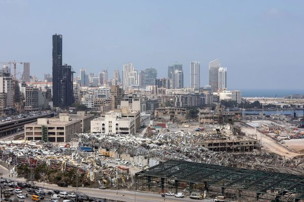 Tras los daños por la explosión, el covid podría colapsar Beirut