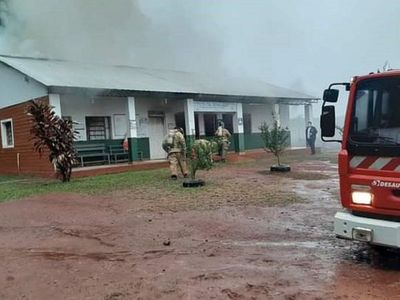 Incendio afecta a Puesto de Salud de Raúl Arsenio Oviedo