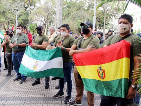 Militares piden a Argentina que retire asilo a Evo Morales
