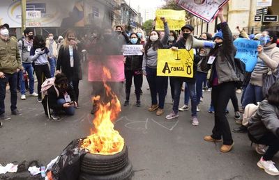 Jornada de protestas con caos en el tránsito y escaramuzas en el centro - Nacionales - ABC Color