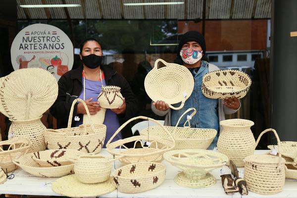 Artesanas indígenas Yshyr buscan salir adelante vendiendo sus productos