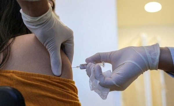 HOY / ¿Vacuna será la cura absoluta?: “No nos olvidaremos del virus”, dice científico de Harvard