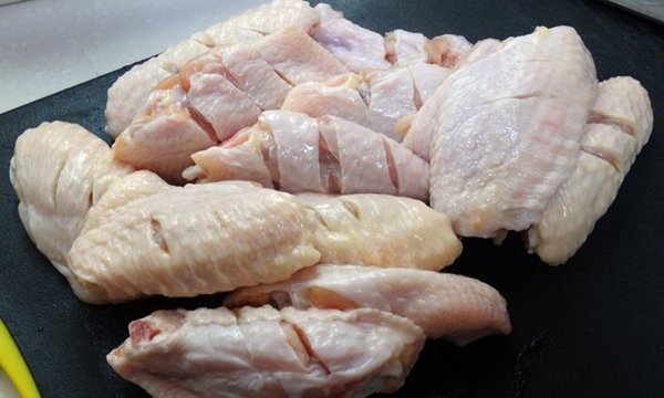 Detectan covid-19 en alas de pollo brasileño | Noticias Paraguay