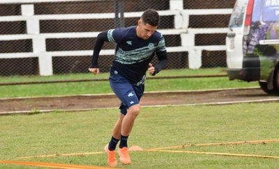 Mendoza carga contra el arbitraje y pide quitar el VAR