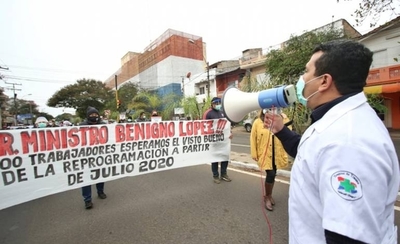 HOY / Funcionarios del Hospital de Trauma exigen pago de gratificación y recategorización salarial