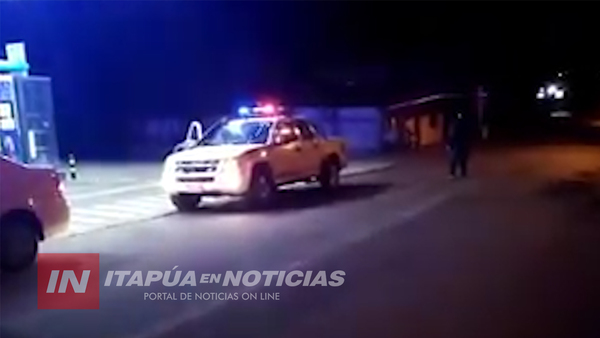 POLICÍA ANUNCIA CON MEGÁFONO RESTRICCIONES POR EL COVID 19