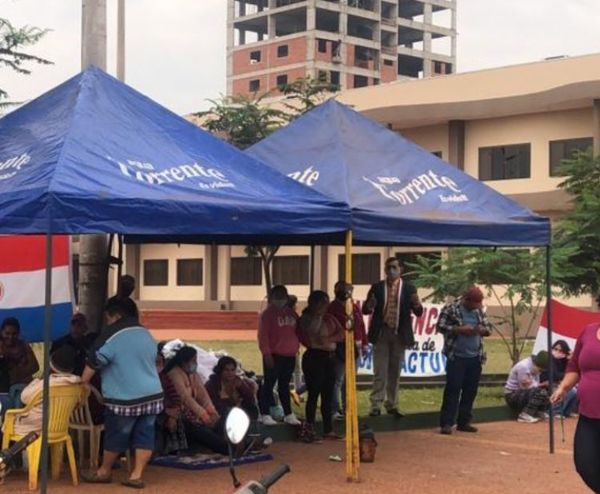 Empresa EDESA provee de logística a agitadores apostados frente a la municipalidad de PJC