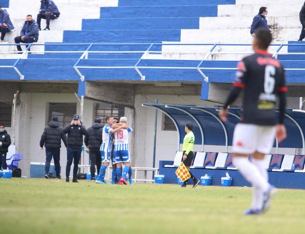 El 12 de Octubre y un triunfo que trae alivio ante San Lorenzo