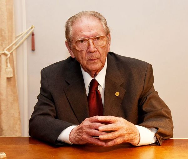 Falleció el reconocido jurista Juan Carlos Mendonça  - Nacionales - ABC Color