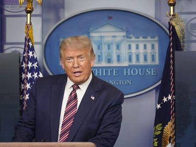Trump llama "radical" y "loca" a Kamala Harris