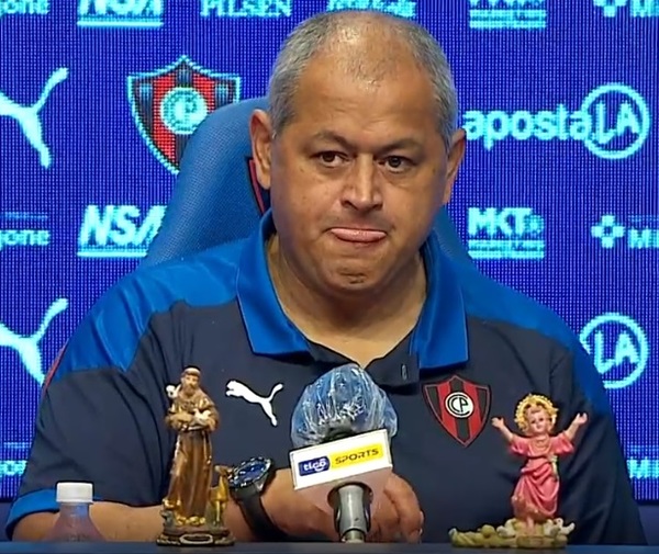 Chiqui Arce y una complicada entrada a la conferencia de prensa