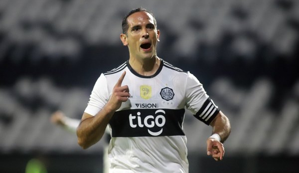 Olimpia impone autoridad y recupera el liderato en dos horas