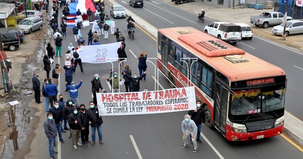 Trabajadores exigen pago por labores riesgosas