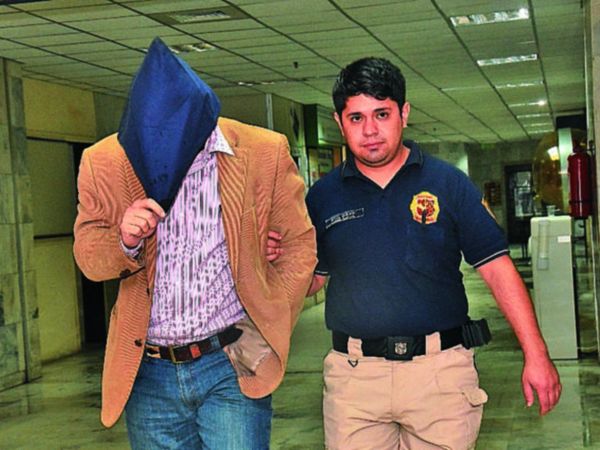 Condenan a 25 años a abogado por transmitir VIH a 6 mujeres