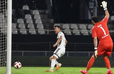 Firmeza en la punta   - Fútbol - ABC Color