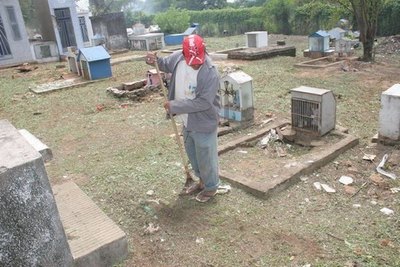 Virus hizo “correr” a payeseros de cementerio | Crónica