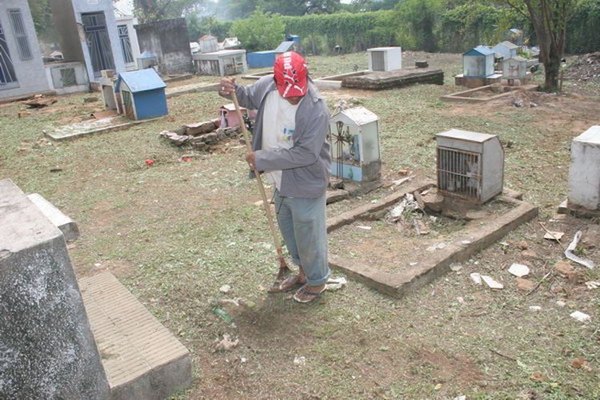Virus hizo “correr” a payeseros de cementerio | Crónica