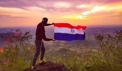 Hoy se celebra el “Día de la Bandera Paraguaya”