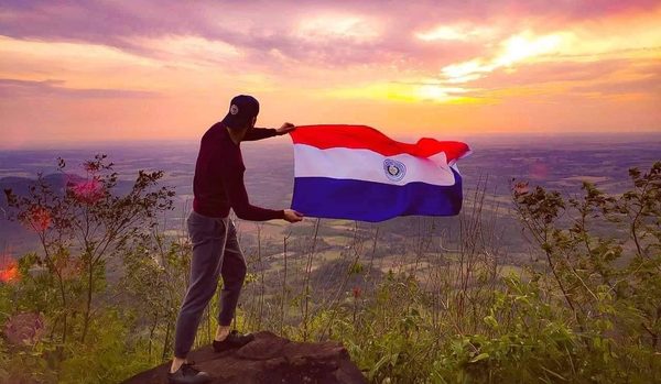 Hoy se celebra el “Día de la Bandera Paraguaya”