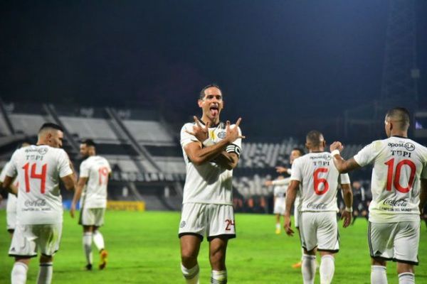 Roque mantiene al Olimpia como único líder