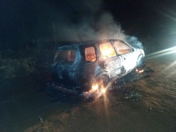 Hallan incinerado un vehículo que se habría utilizado para crimen en Bado