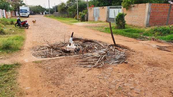 Obra deteriorada de Luis Urbieta es un peligro en medio de la calle | Radio Regional 660 AM