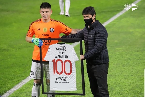 Alfredo Aguilar cumplió 100 partidos con Olimpia