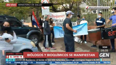 HOY / Biólogos y bioquímicos se manifiestan frente al Ministerio de Salud