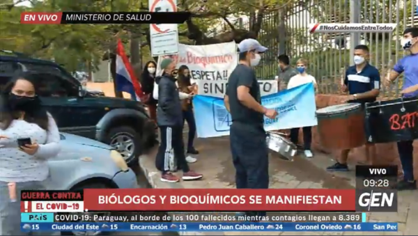 HOY / Biólogos y bioquímicos se manifiestan frente al Ministerio de Salud
