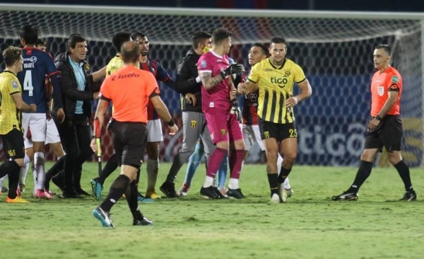 HOY / Códigos, arbitraje y peleas: “Somos responsables de este kilombo”