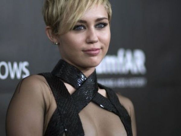Miley Cyrus consuma su retorno a la música liberada y ochentera