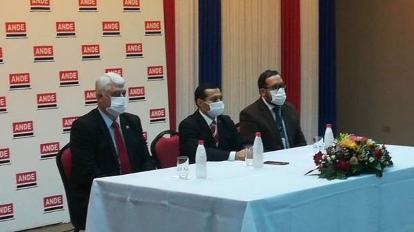 HOY / Félix Sosa Giménez asume como nuevo presidente de la ANDE, al respecto el ministro Arnoldo Wiens