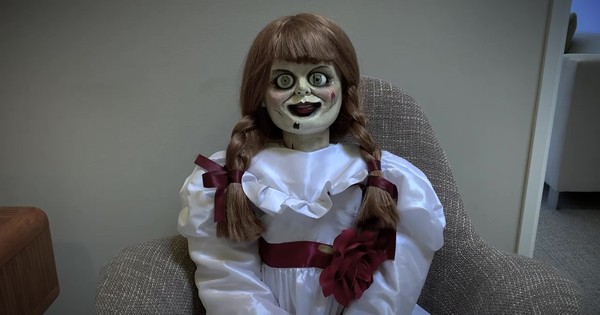 La diabólica muñeca Annabelle escapó del confinamiento