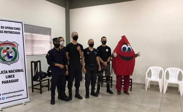 HOY / Noble gesto: Agentes del Grupo Lince donan sangre en homenaje a niños por su día