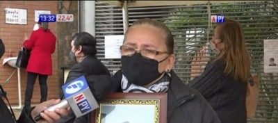 Madre clama justicia por su hijo asesinado durante un asalto | Noticias Paraguay