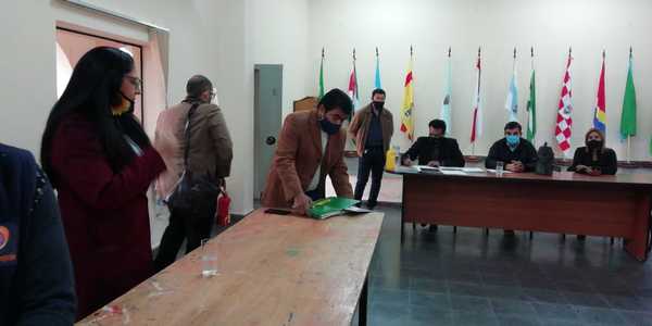 Entre acusaciones mutuas concejales departamentales elegirán nueva mesa directiva | Radio Regional 660 AM
