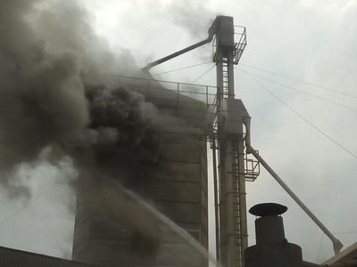 Incendio afecta planta de una Cooperativa en Obligado