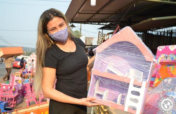 Carpinteros luqueños ofertan juguetes de madera por el Día del Niño • Luque Noticias