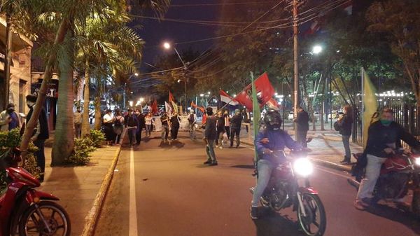 Manifestación ombotove Gobierno Paraguaýpe - ABC Remiandu - ABC Color
