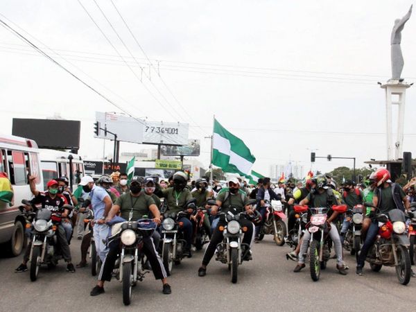Central obrera llama a la calma en Bolivia, pero siguen bloqueos