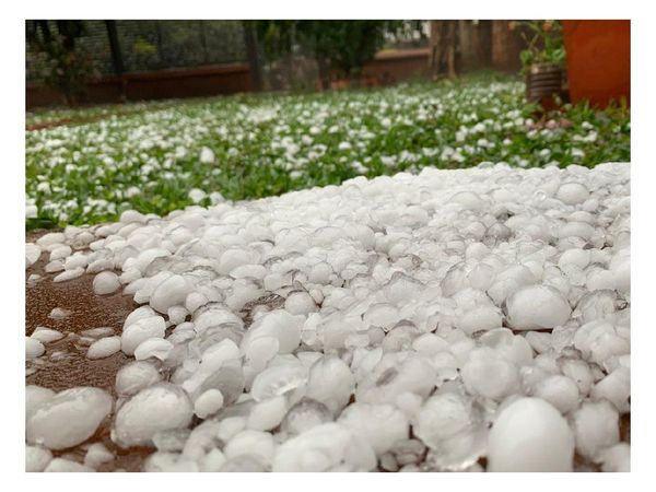 Impresionante caída de granizos ayer en Colonias Unidas